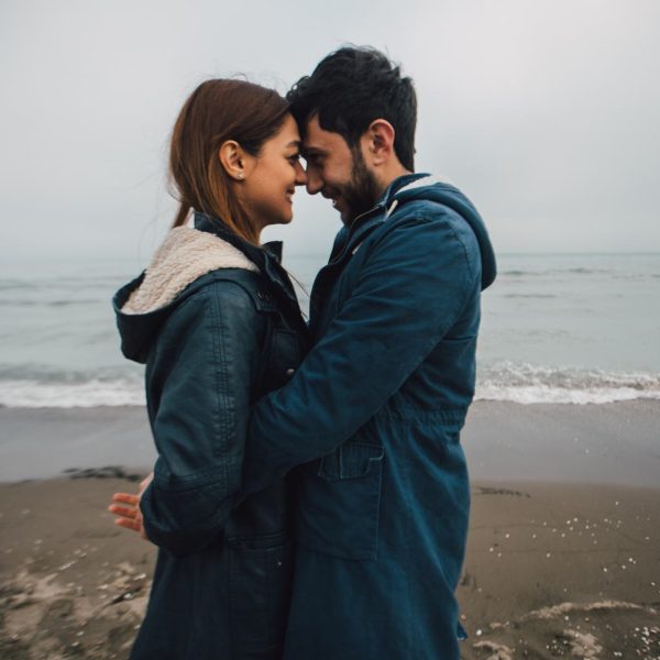 couple-hug-sea-standing